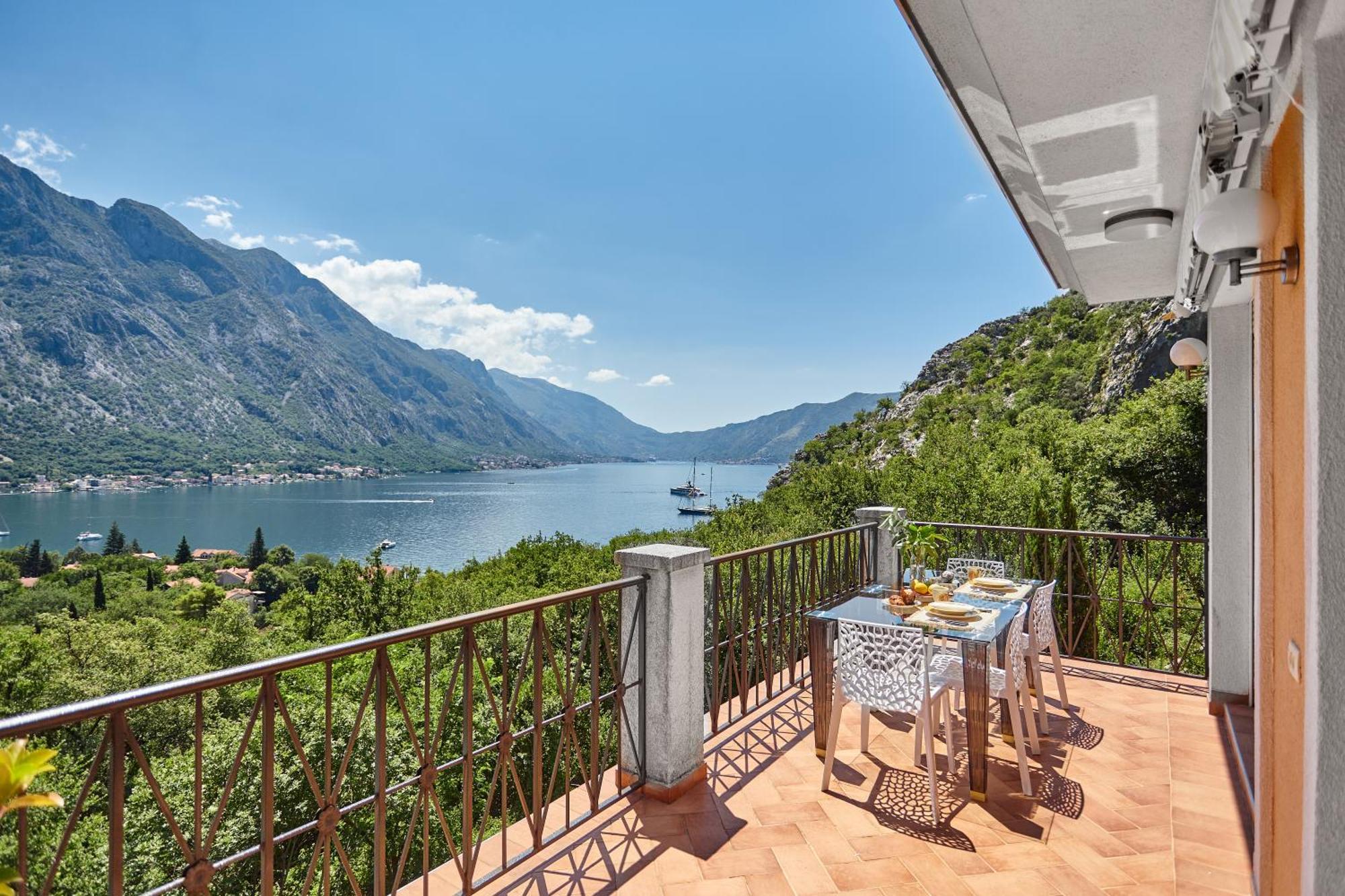 Seaview With Pool Apartment